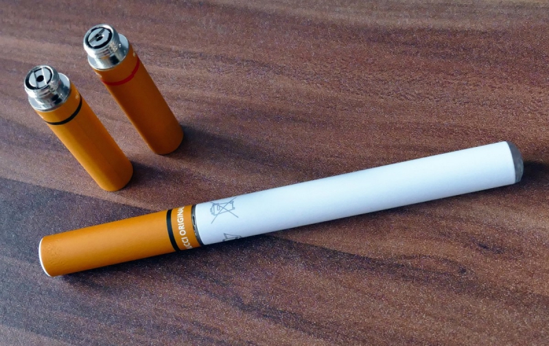e-cigarette-TOURRETTE LEVENS-min_electronic_cigarette_e_cigarette_nicotine_vapor_vaporizer_smoke_tobacco-663282